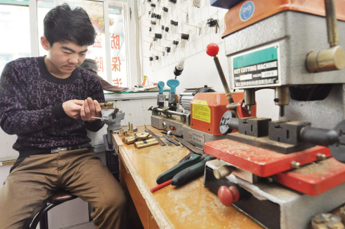 打易镇开锁店为啥“牛号”频现 听开锁师傅讲什么锁最防盗