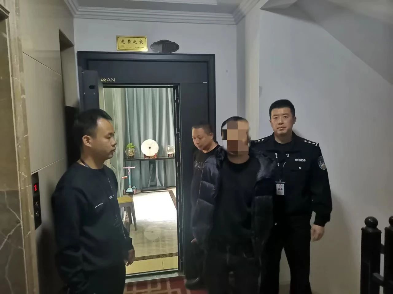 打易镇全副伪装仍被识别！双龙公安成功抓获一名撬锁盗窃嫌疑人